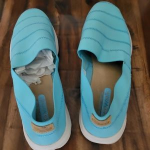 Sketches go walk comfort shoes in teal.  Brand New NO Box